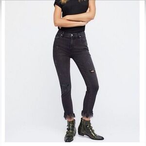 FREE PEOPLE Great Heights Frayed Grey Crop Distressed Jeans
